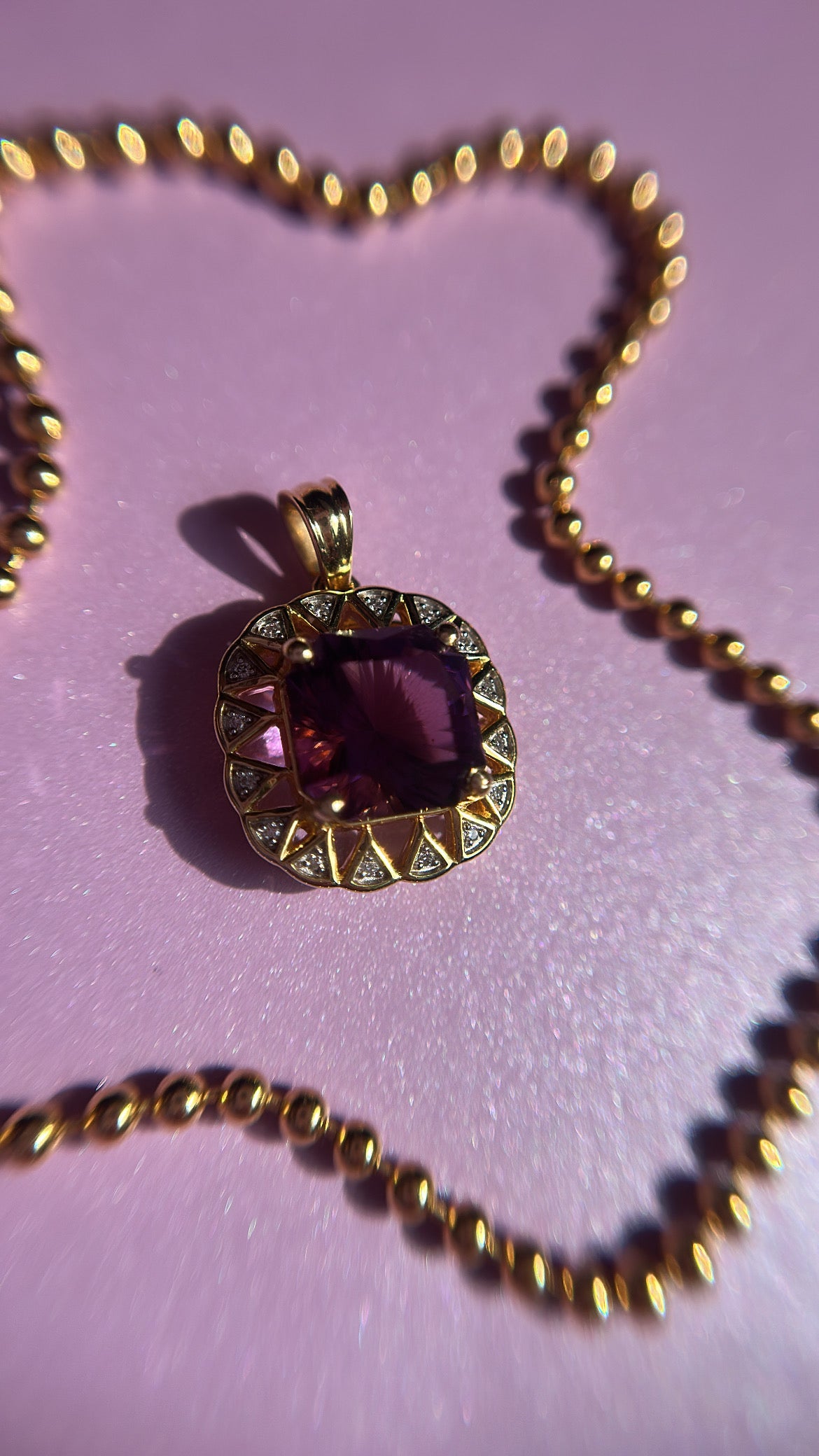 Le Pendentif Sunburst - par Gem du Jour