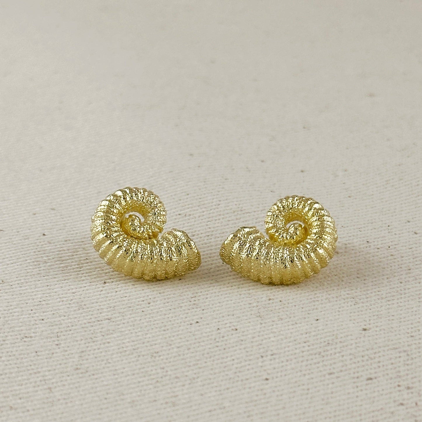 Boucles d'oreilles coquillage en or rempli 18 carats