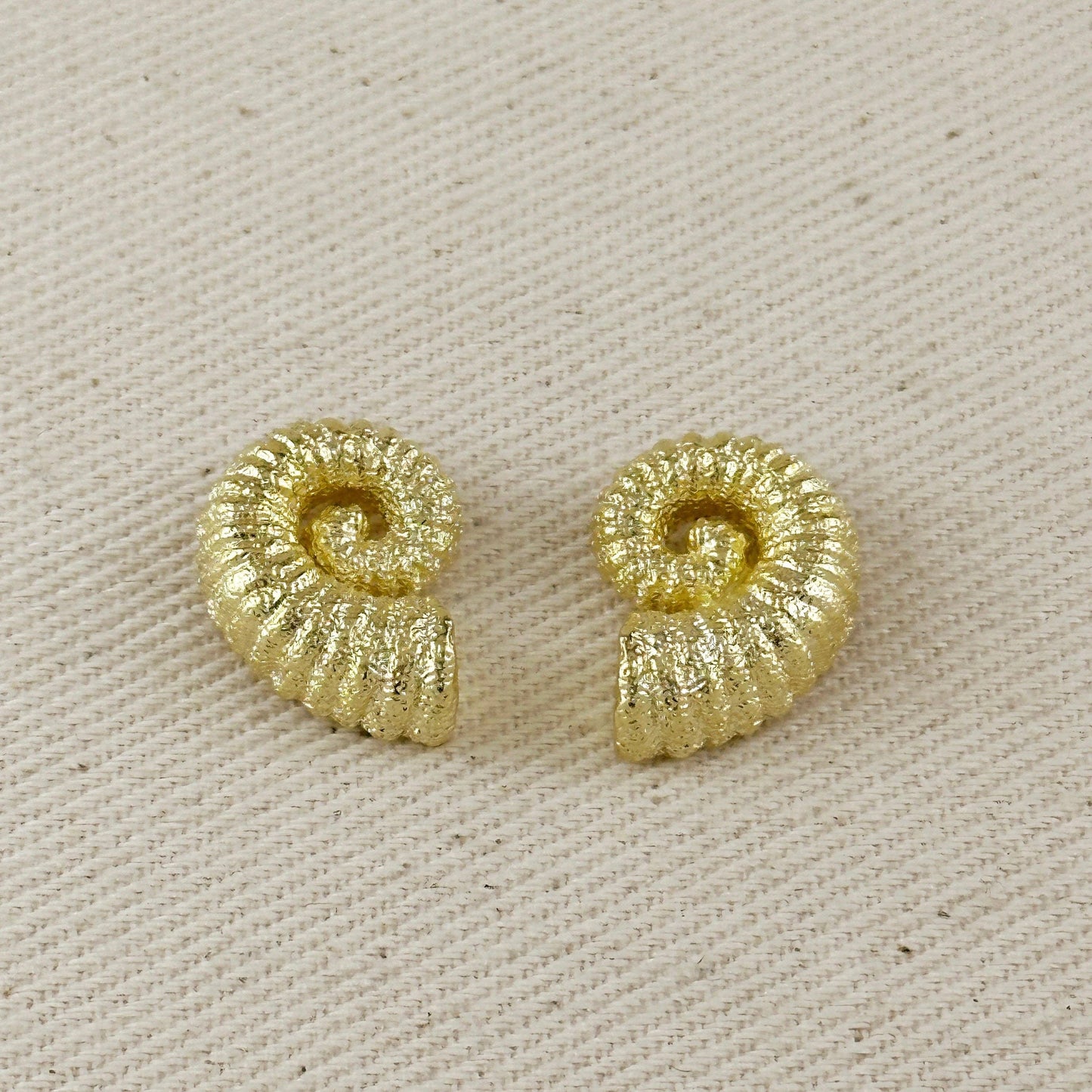 Boucles d'oreilles coquillage en or rempli 18 carats