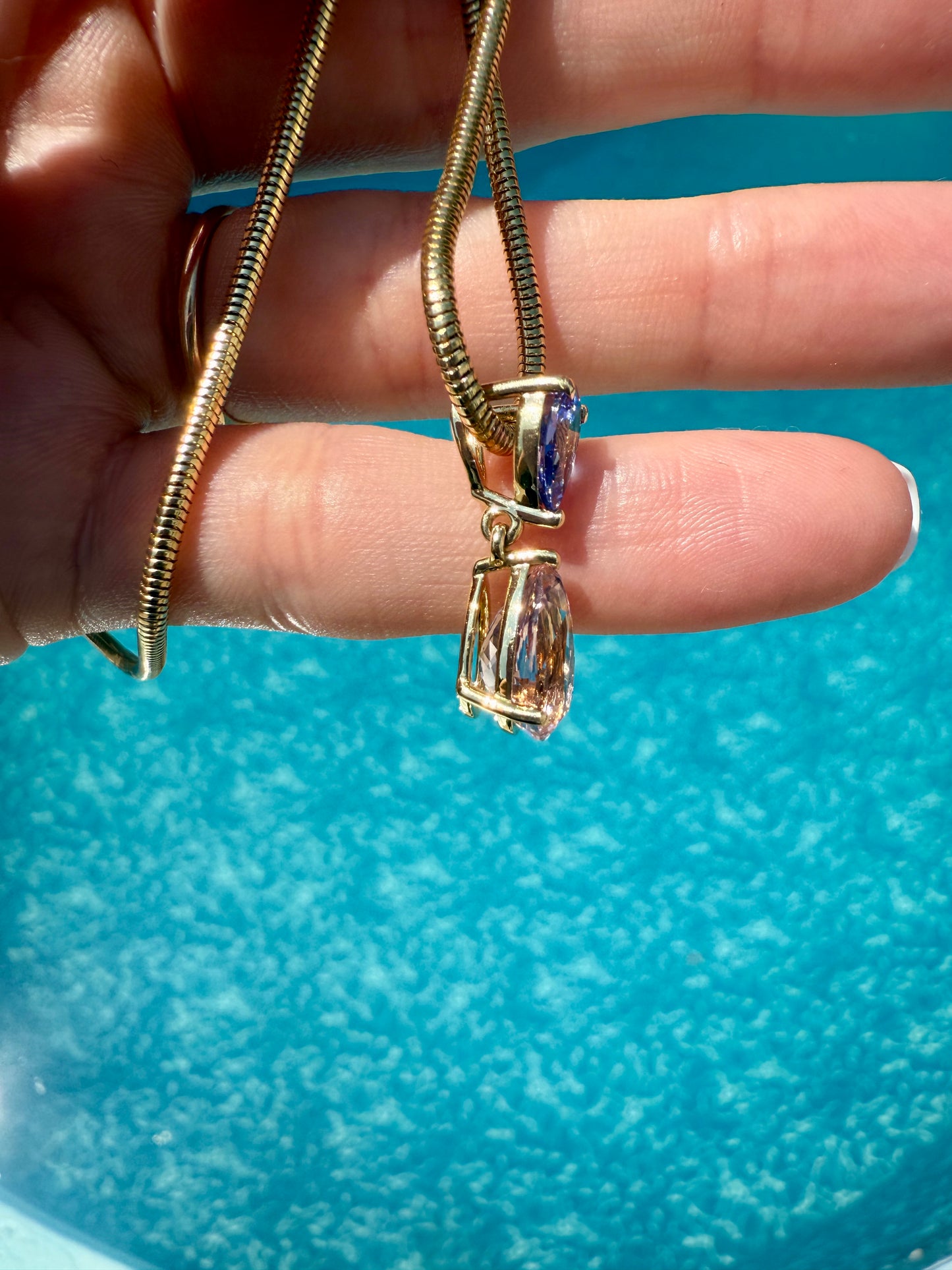 Le Pendentif Double Poires - par Gem du Jour