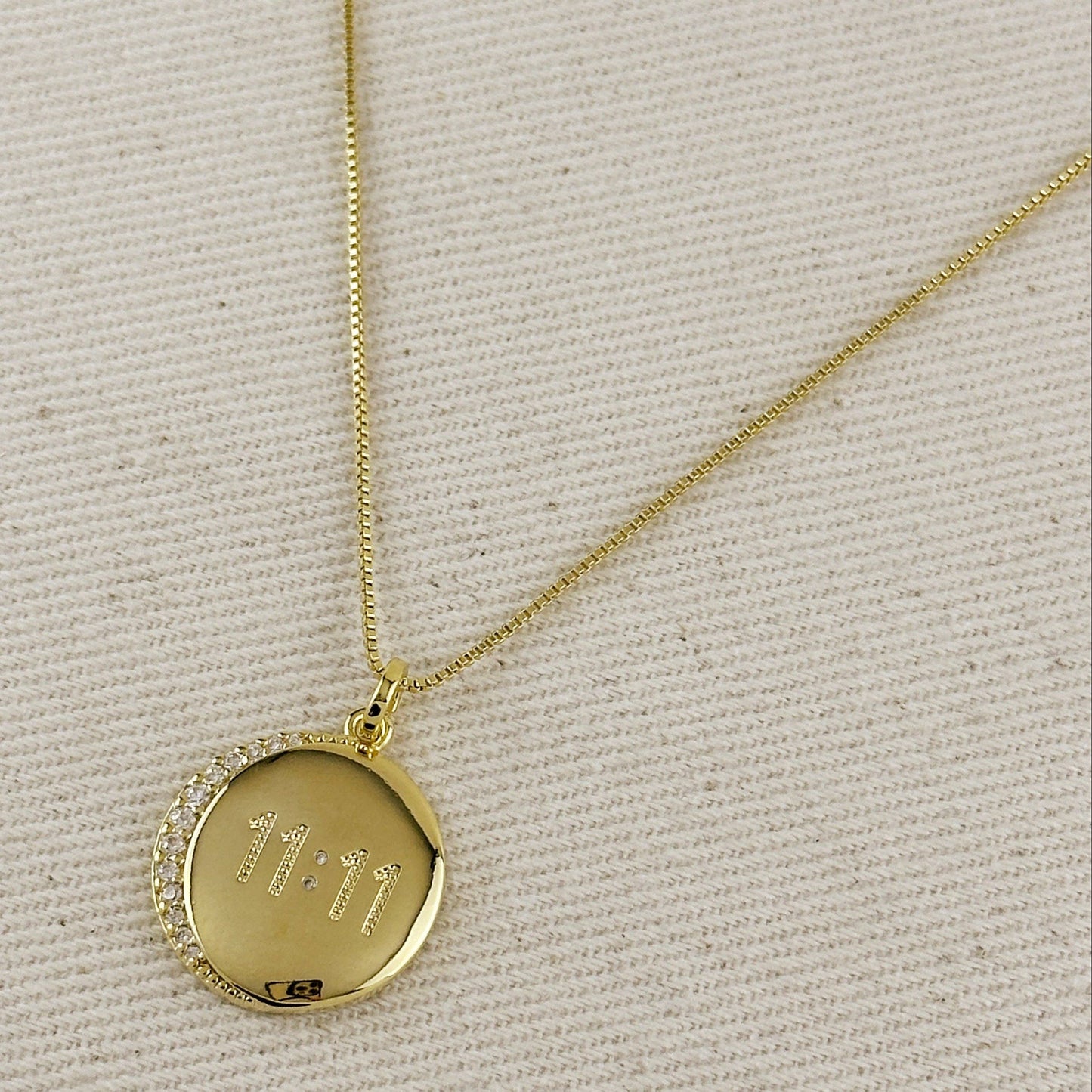 Collier synchronicité 11:11 en or rempli 18 carats